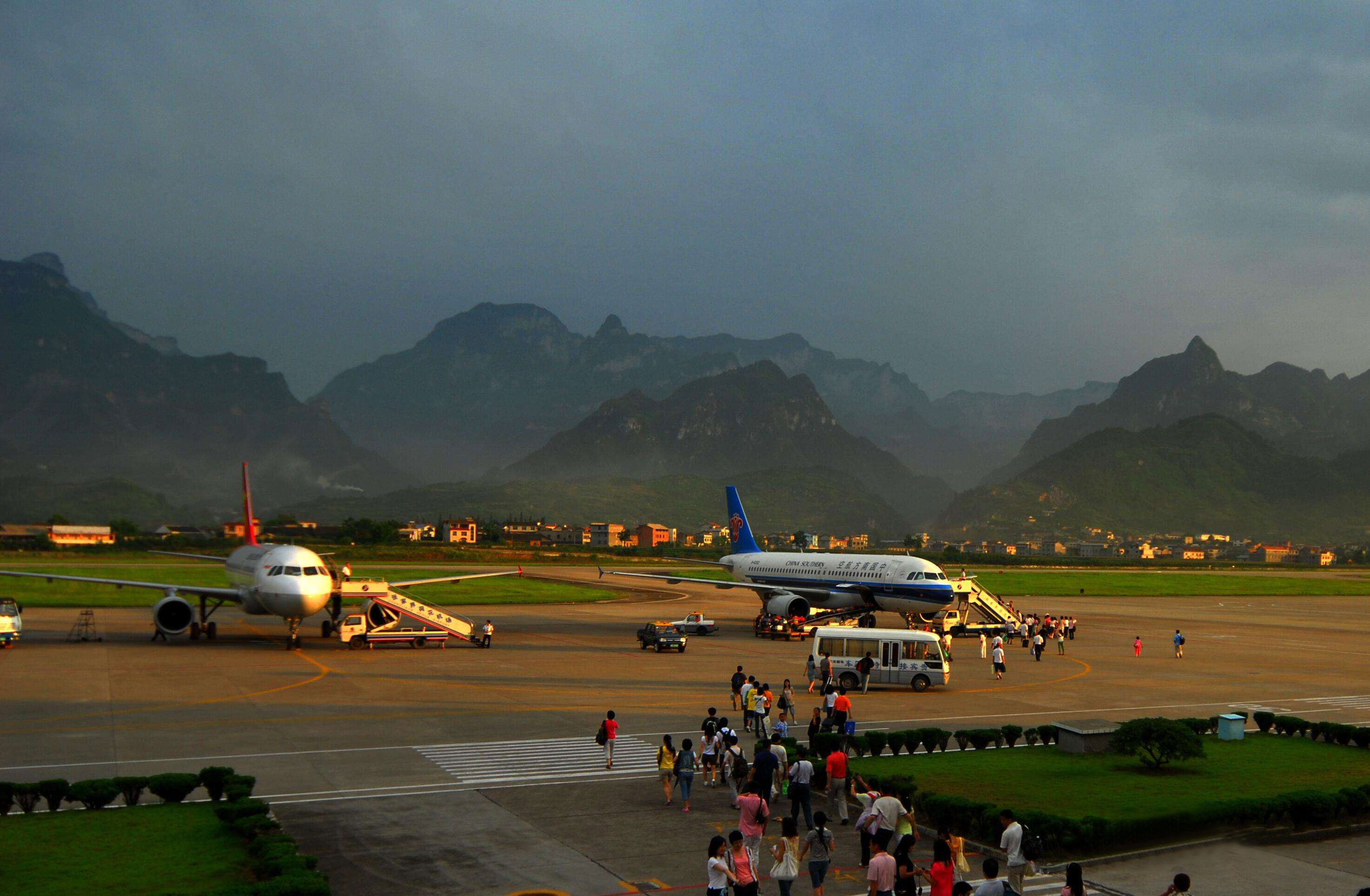 半个月起降1376架次航班 张家界机场优质服务保运行 - 中国民用航空网